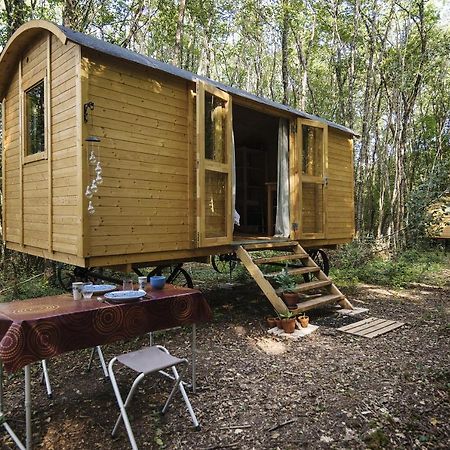 Lovely 2-Bed Shepherds Hut In A Forest Sougeres-en-Puisaye Esterno foto