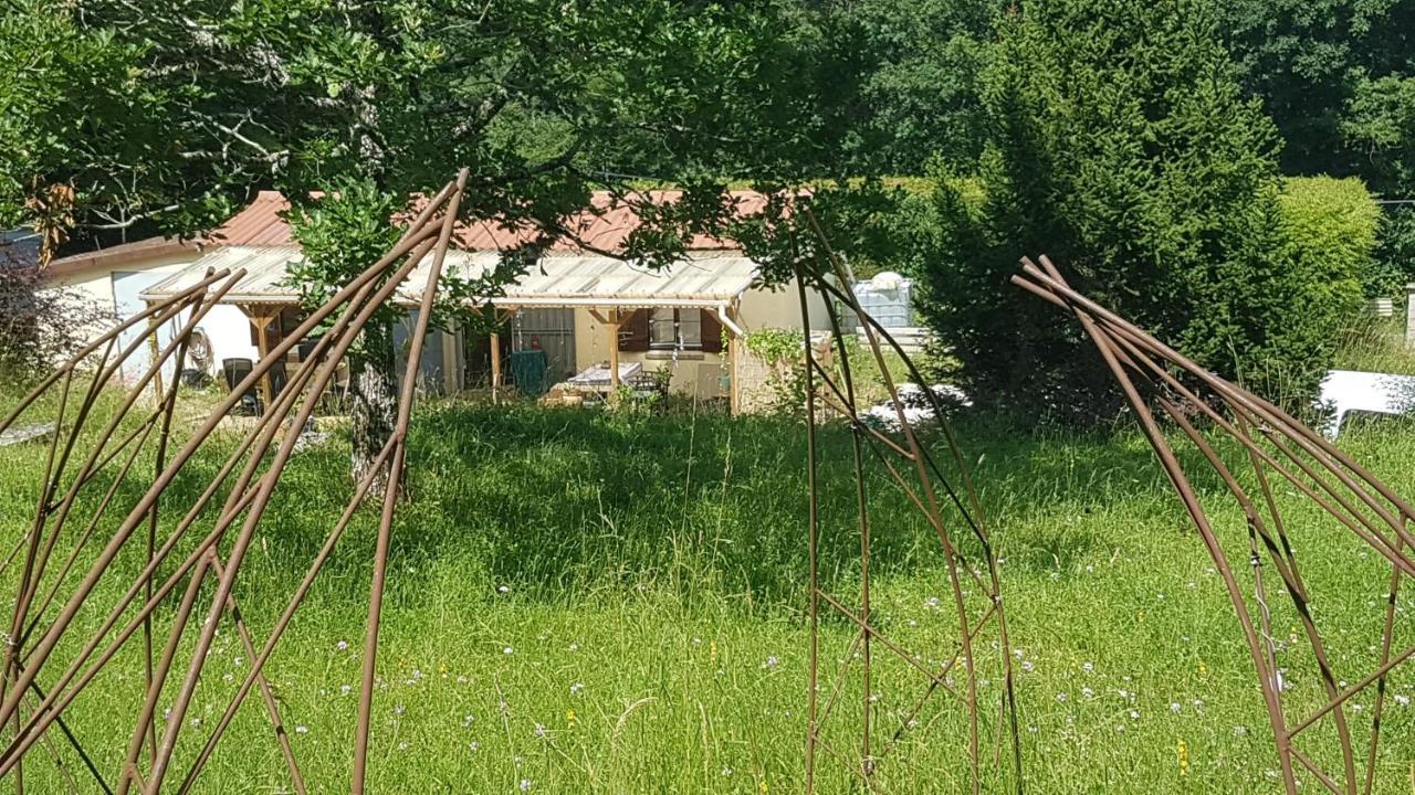Lovely 2-Bed Shepherds Hut In A Forest Sougeres-en-Puisaye Esterno foto