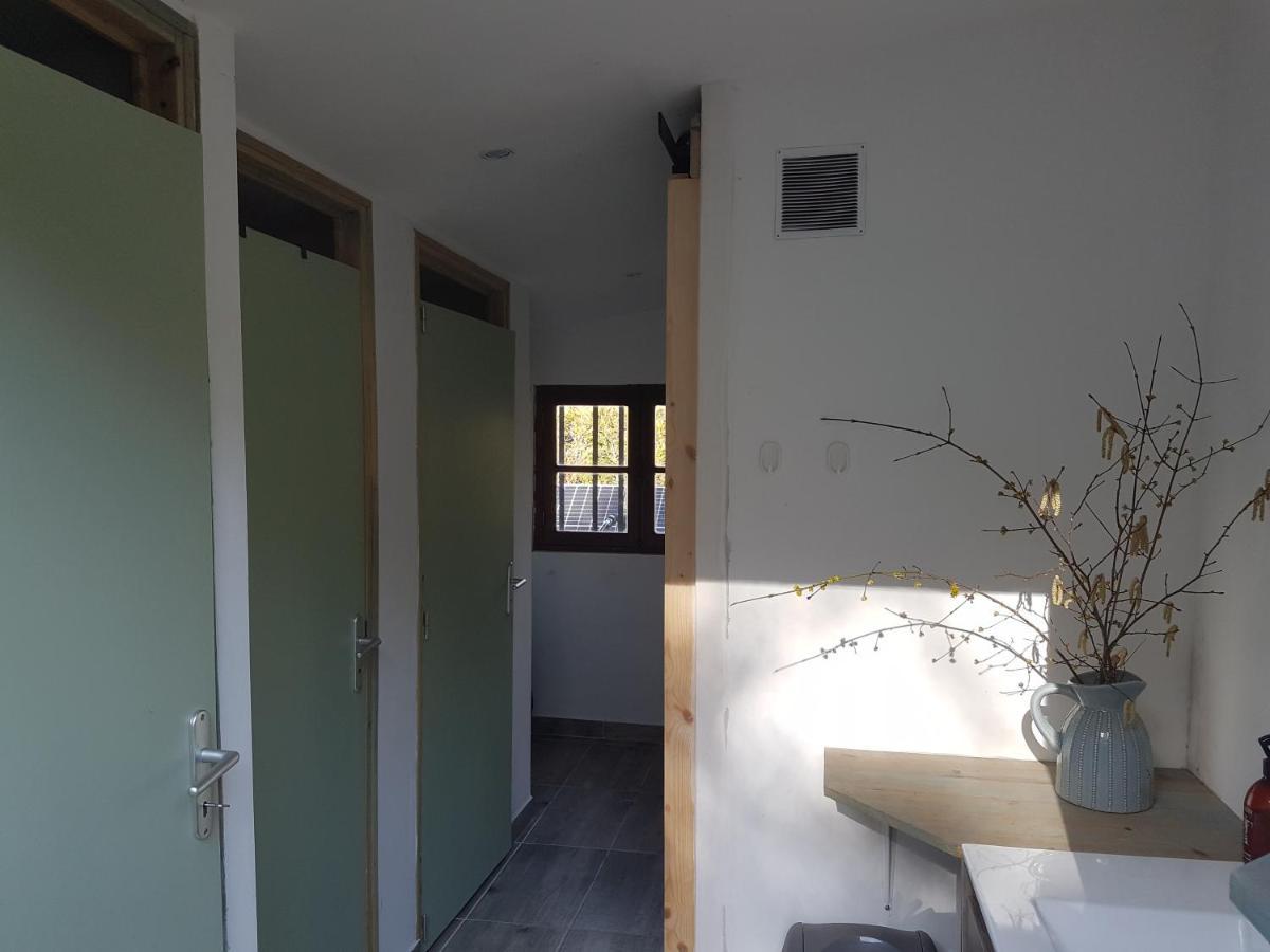Lovely 2-Bed Shepherds Hut In A Forest Sougeres-en-Puisaye Esterno foto