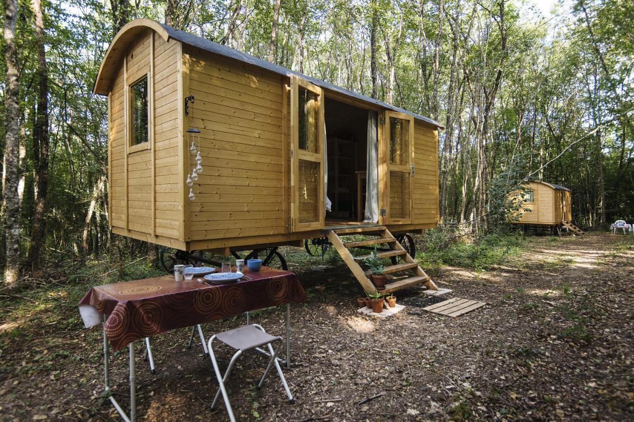 Lovely 2-Bed Shepherds Hut In A Forest Sougeres-en-Puisaye Esterno foto
